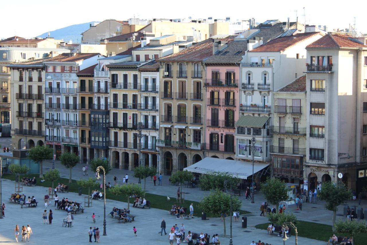 Gran Hotel La Perla Pamplona Esterno foto The Plaza de la Virgen