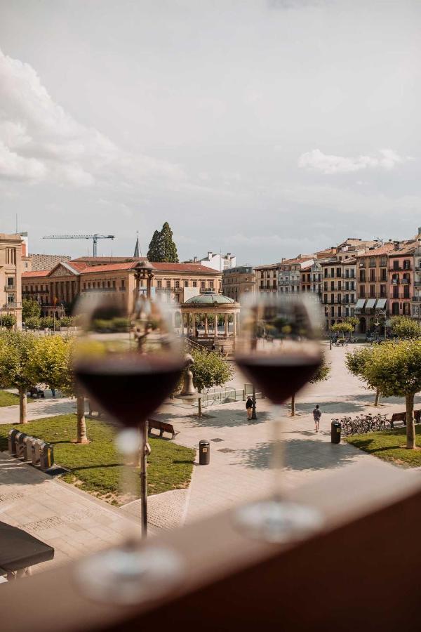 Gran Hotel La Perla Pamplona Esterno foto Wine in Logroño