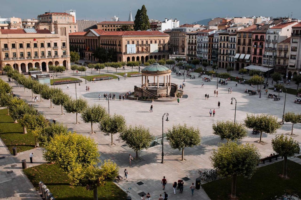 Gran Hotel La Perla Pamplona Esterno foto The central square of the city