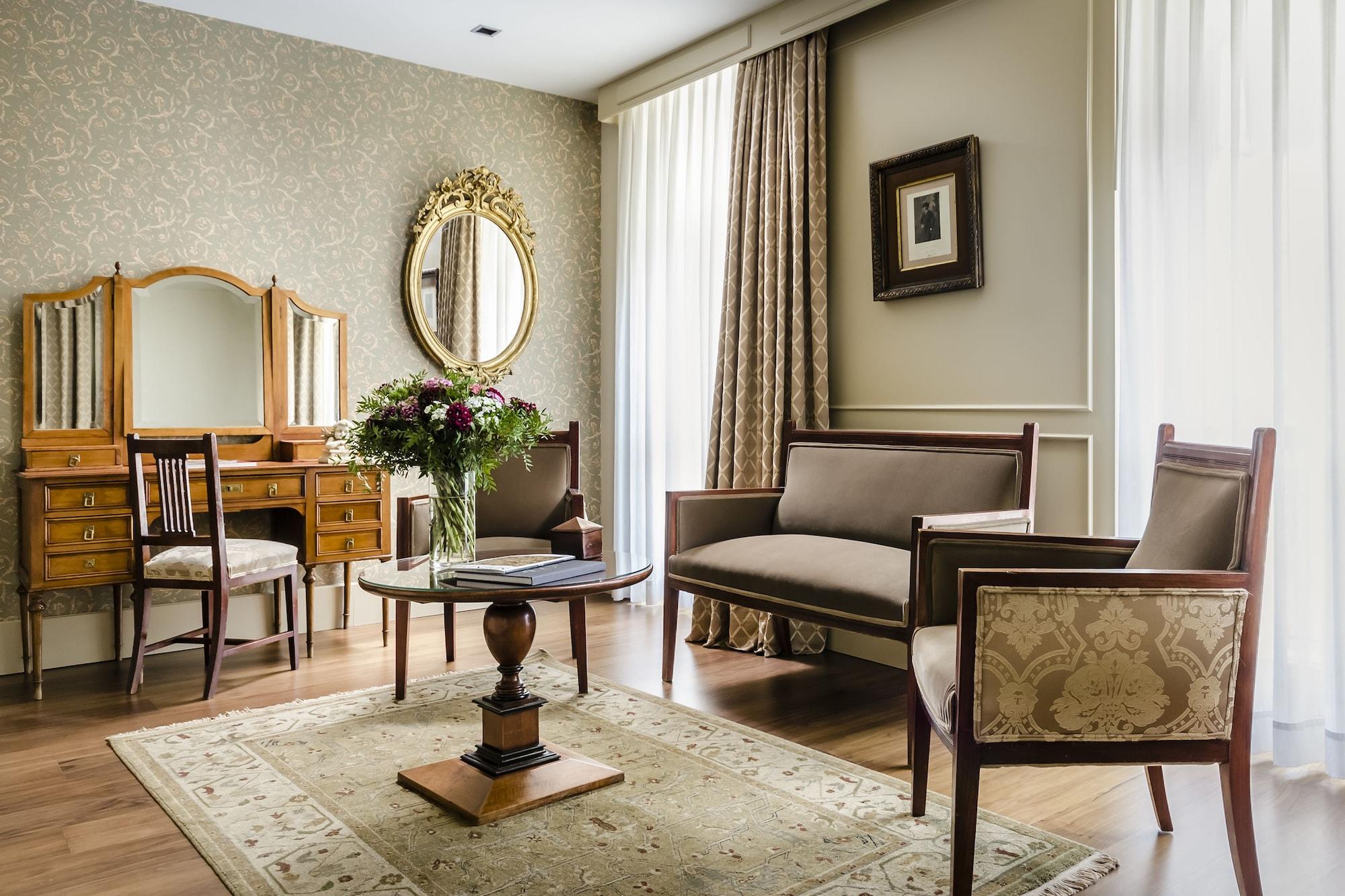 Gran Hotel La Perla Pamplona Esterno foto A suite at the Hotel