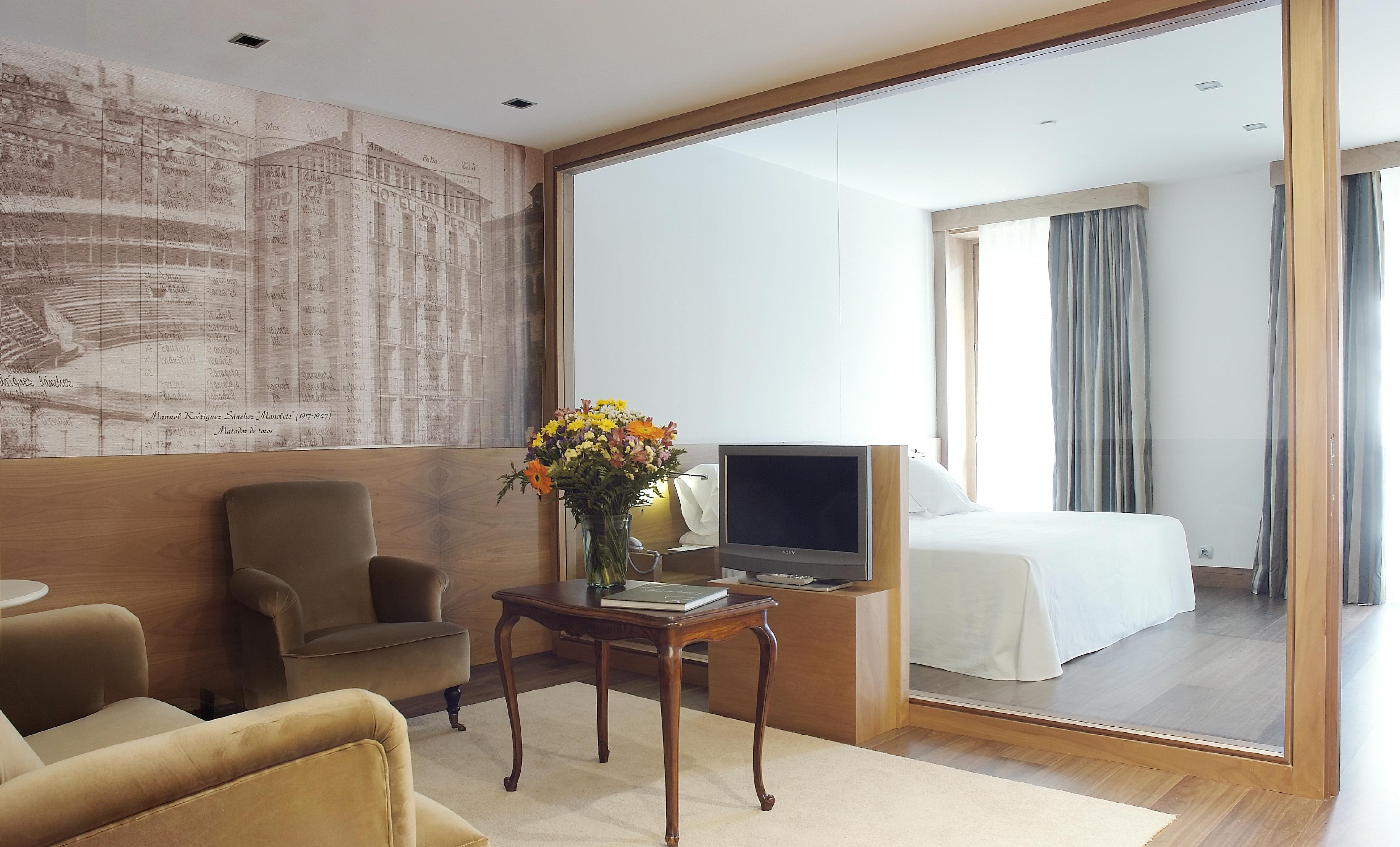 Gran Hotel La Perla Pamplona Esterno foto A room at the hotel