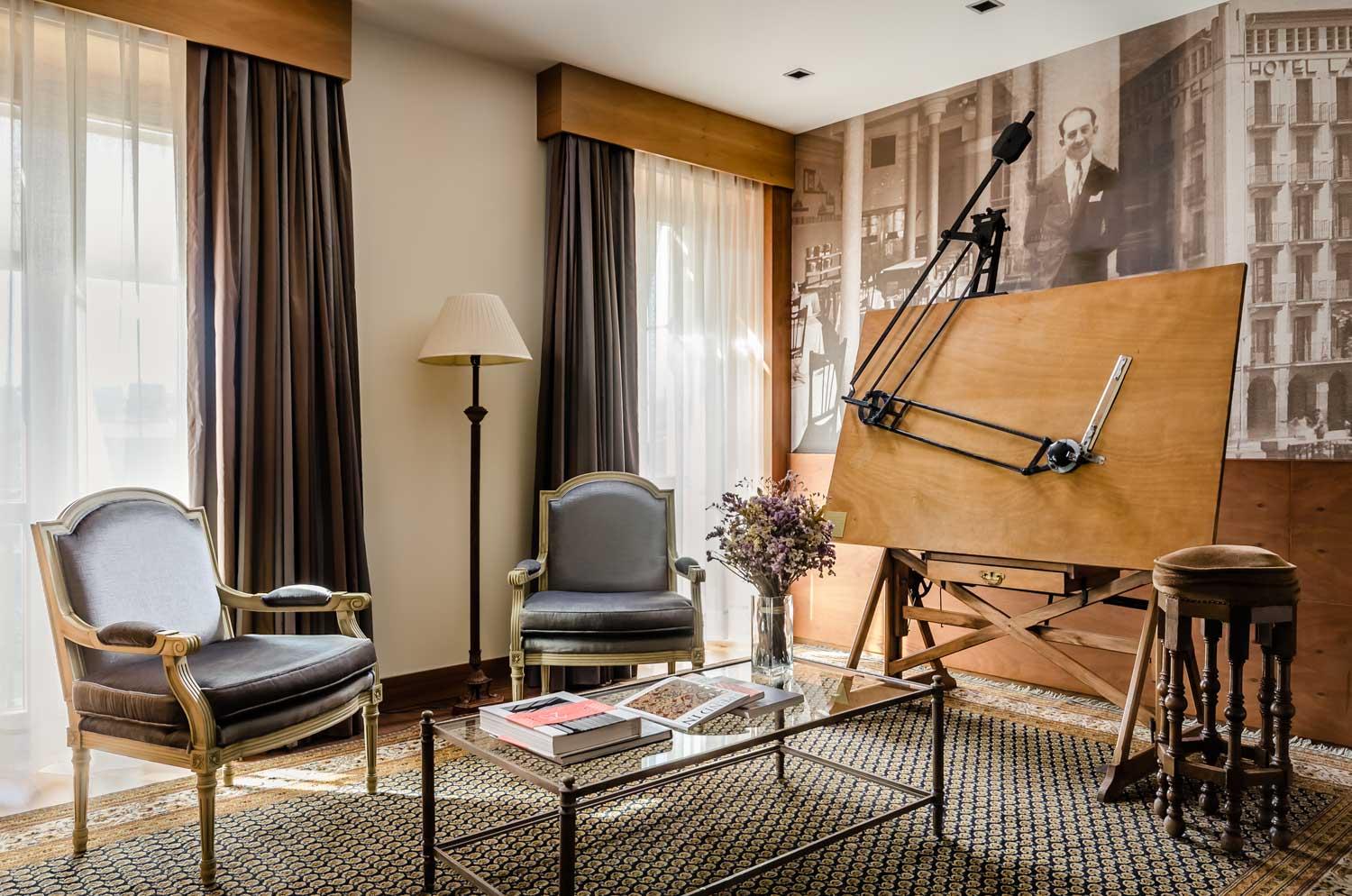 Gran Hotel La Perla Pamplona Esterno foto A drafting table