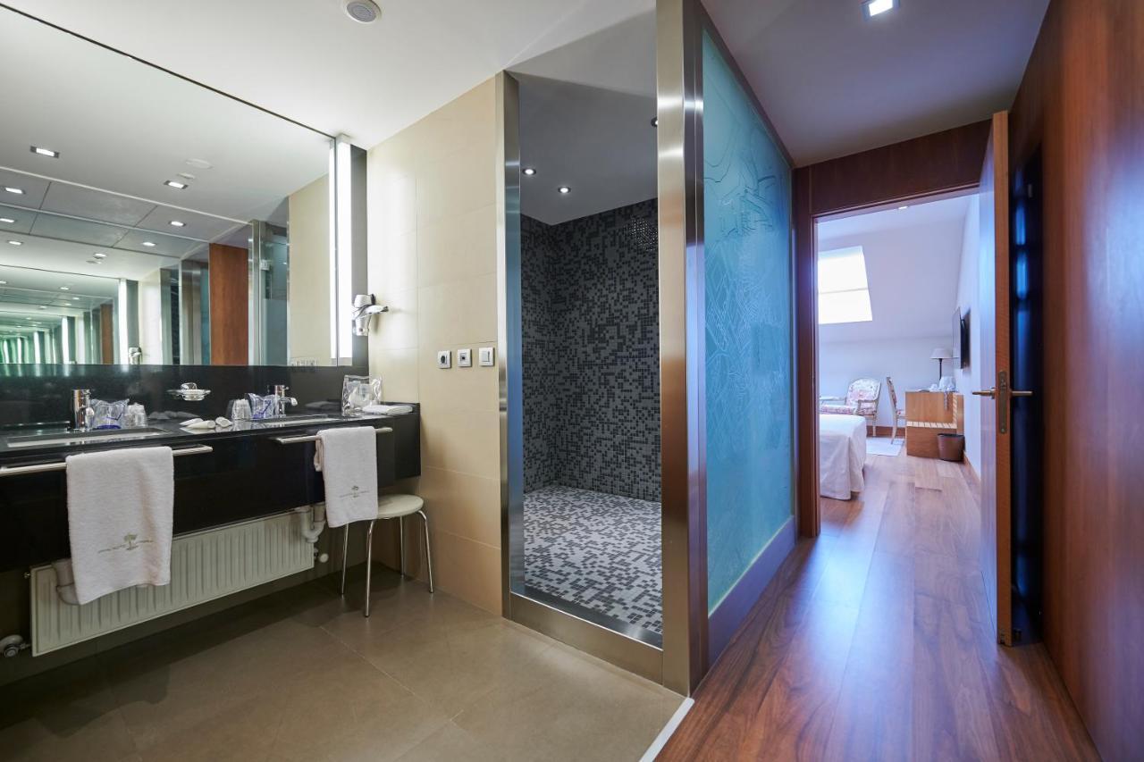 Gran Hotel La Perla Pamplona Esterno foto Bathroom