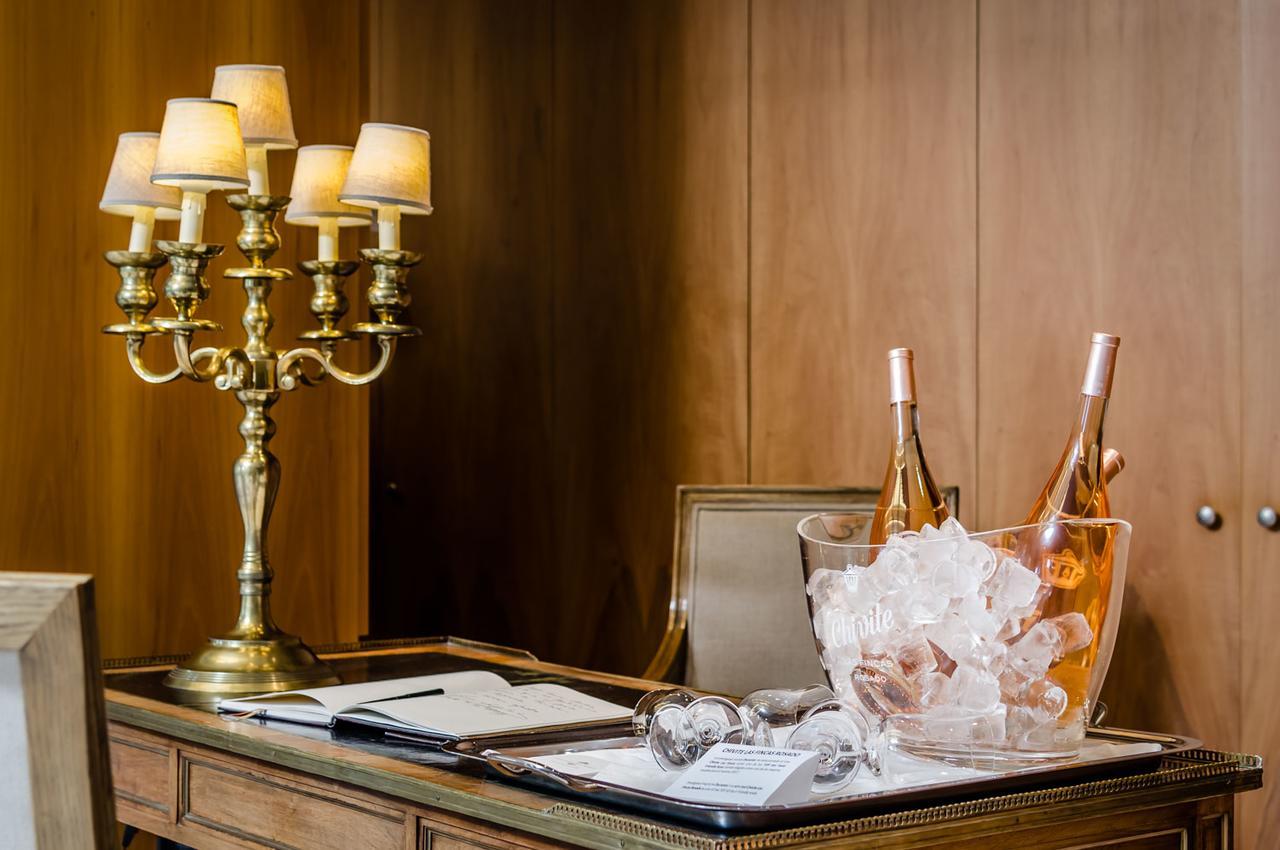 Gran Hotel La Perla Pamplona Esterno foto Champagne in a champagne bucket