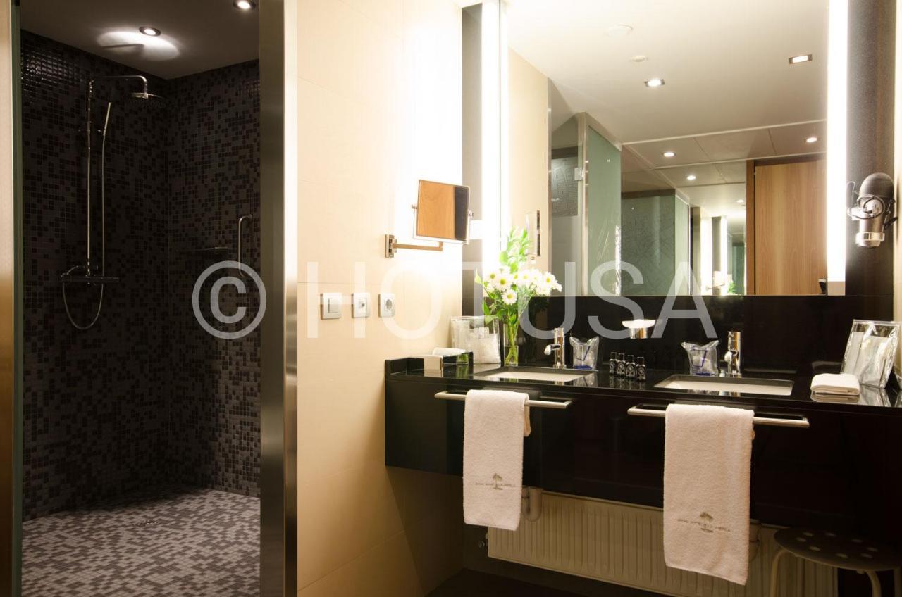 Gran Hotel La Perla Pamplona Esterno foto Bathroom